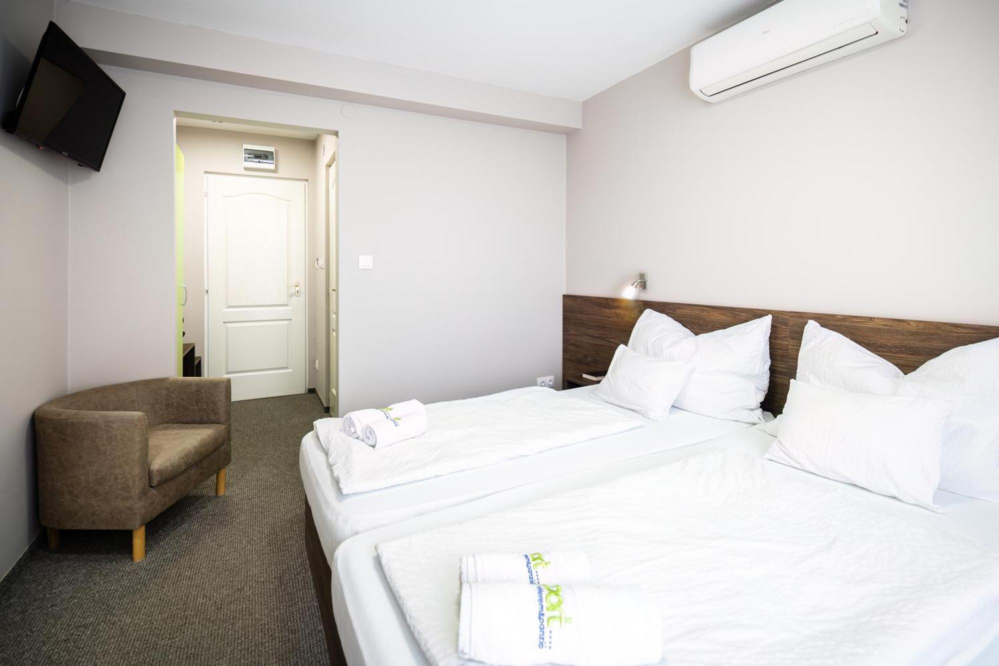 Balatonmáriafürdő Port Etterem&Panzio B&B 외부 사진