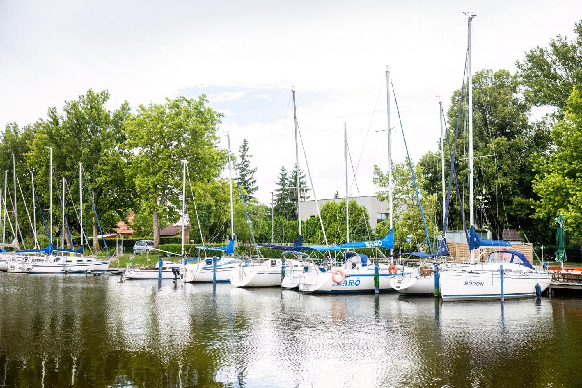 Balatonmáriafürdő Port Etterem&Panzio B&B 외부 사진