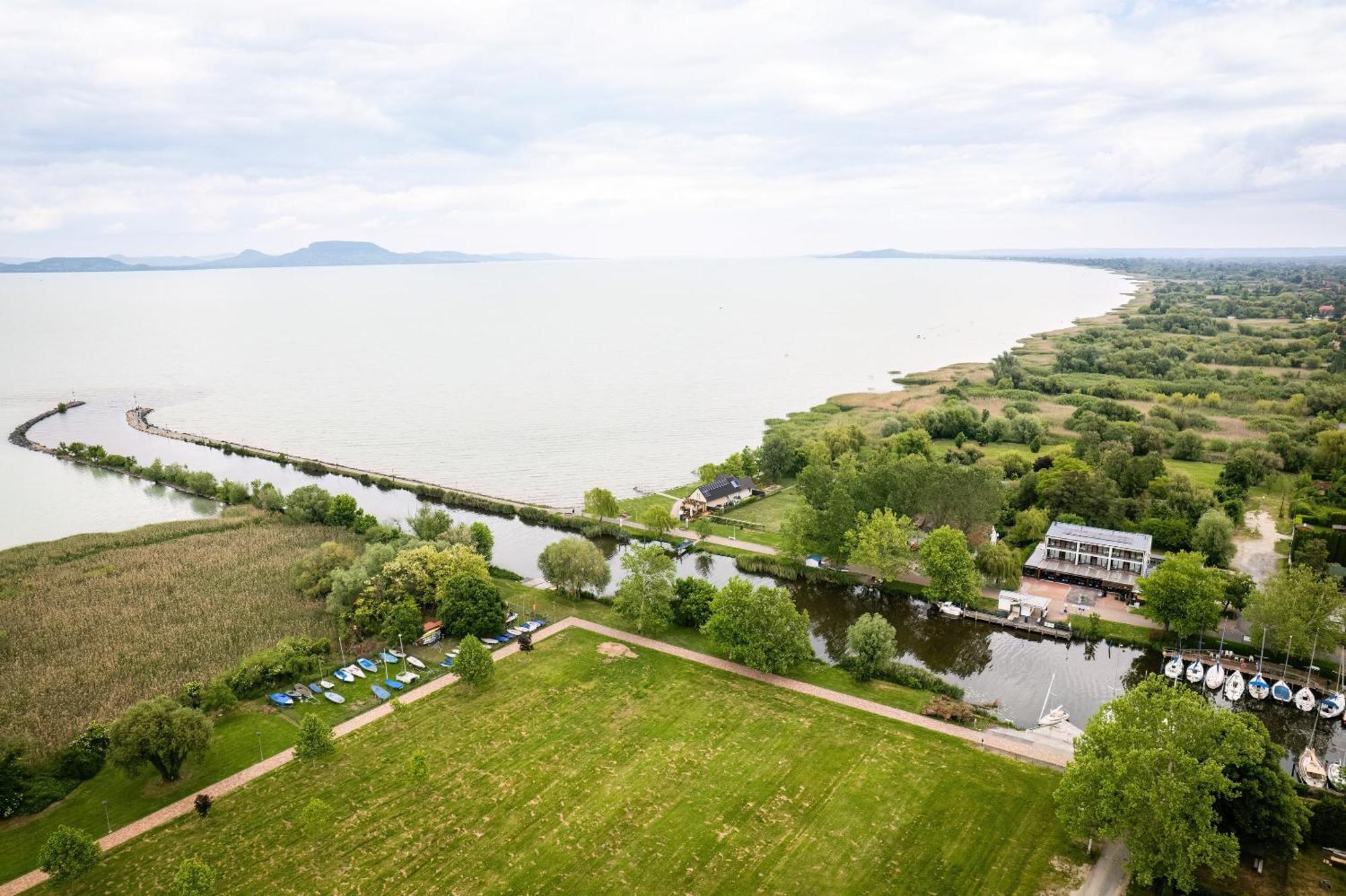 Balatonmáriafürdő Port Etterem&Panzio B&B 외부 사진