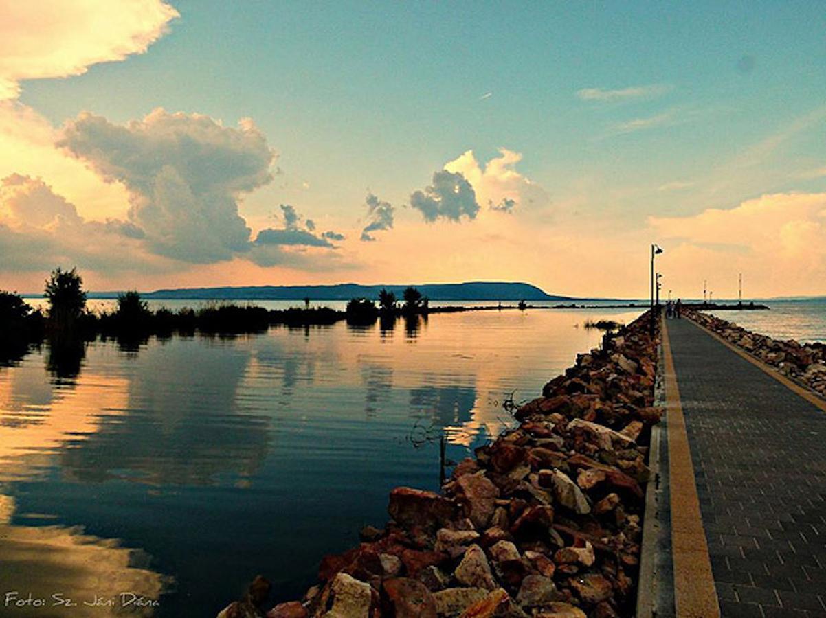 Balatonmáriafürdő Port Etterem&Panzio B&B 외부 사진