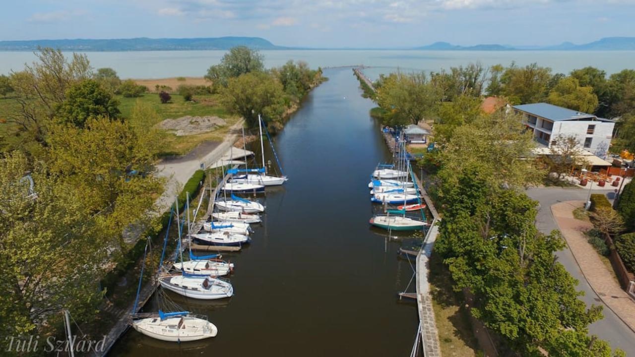 Balatonmáriafürdő Port Etterem&Panzio B&B 외부 사진