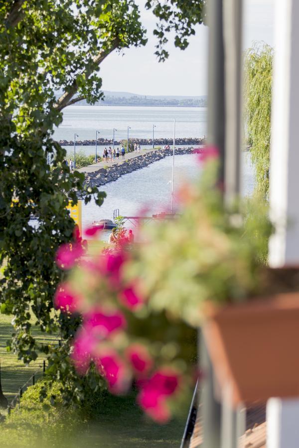 Balatonmáriafürdő Port Etterem&Panzio B&B 외부 사진