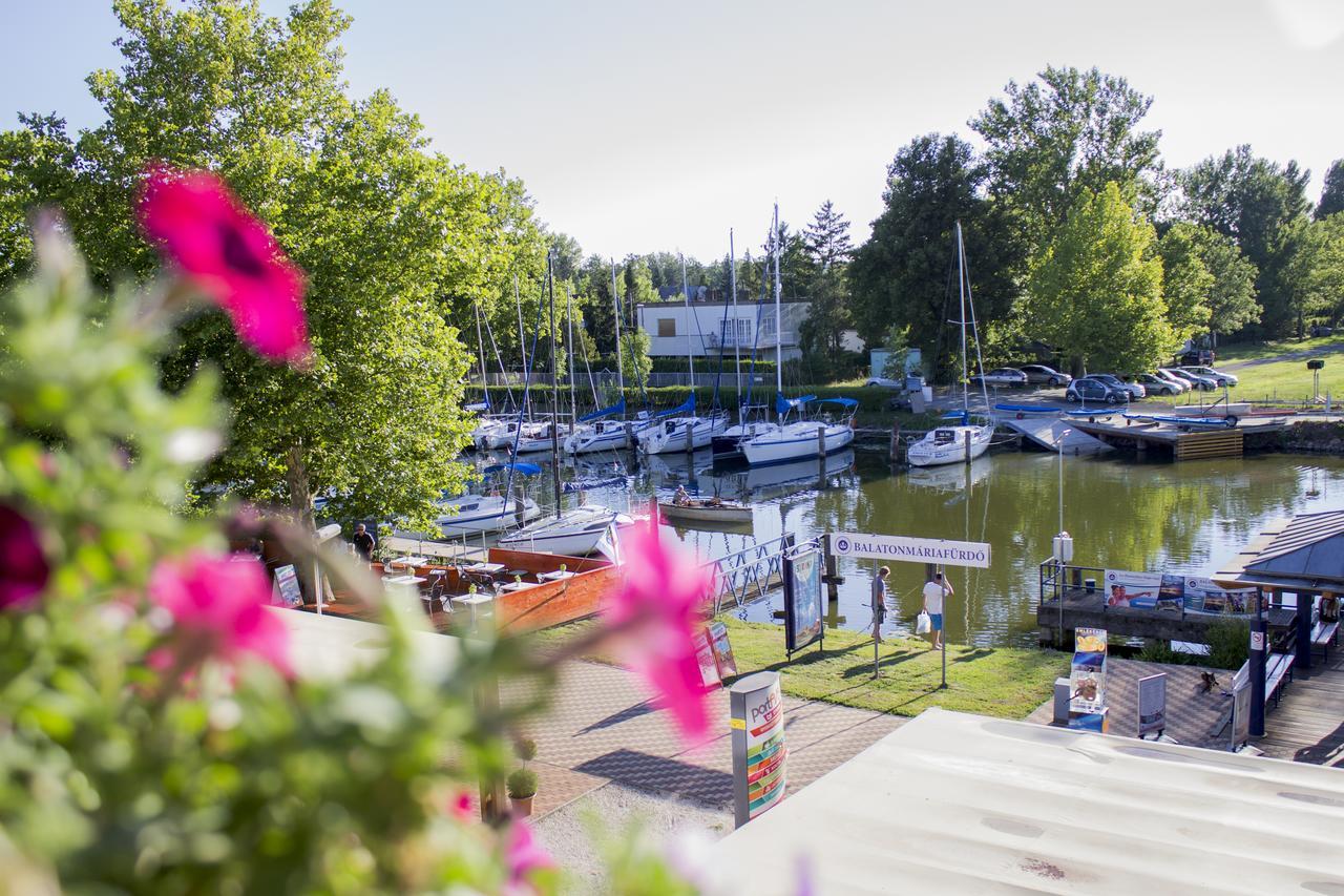 Balatonmáriafürdő Port Etterem&Panzio B&B 외부 사진